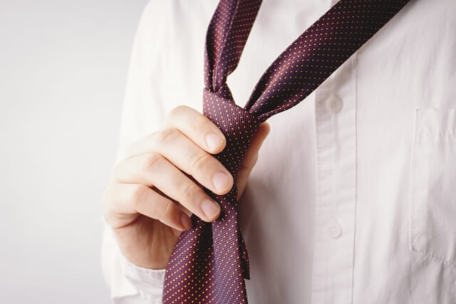 就活で使うネクタイの色って何がおすすめ？色や柄の選び方