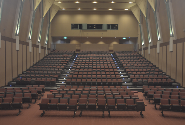 とりあえず実際のホールを見学してみませんか1